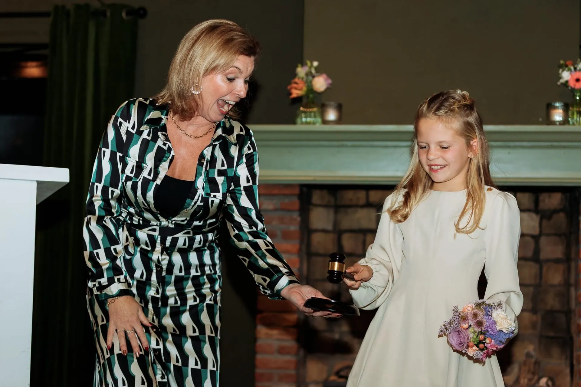 Janka met bloemenmeisje en hamer