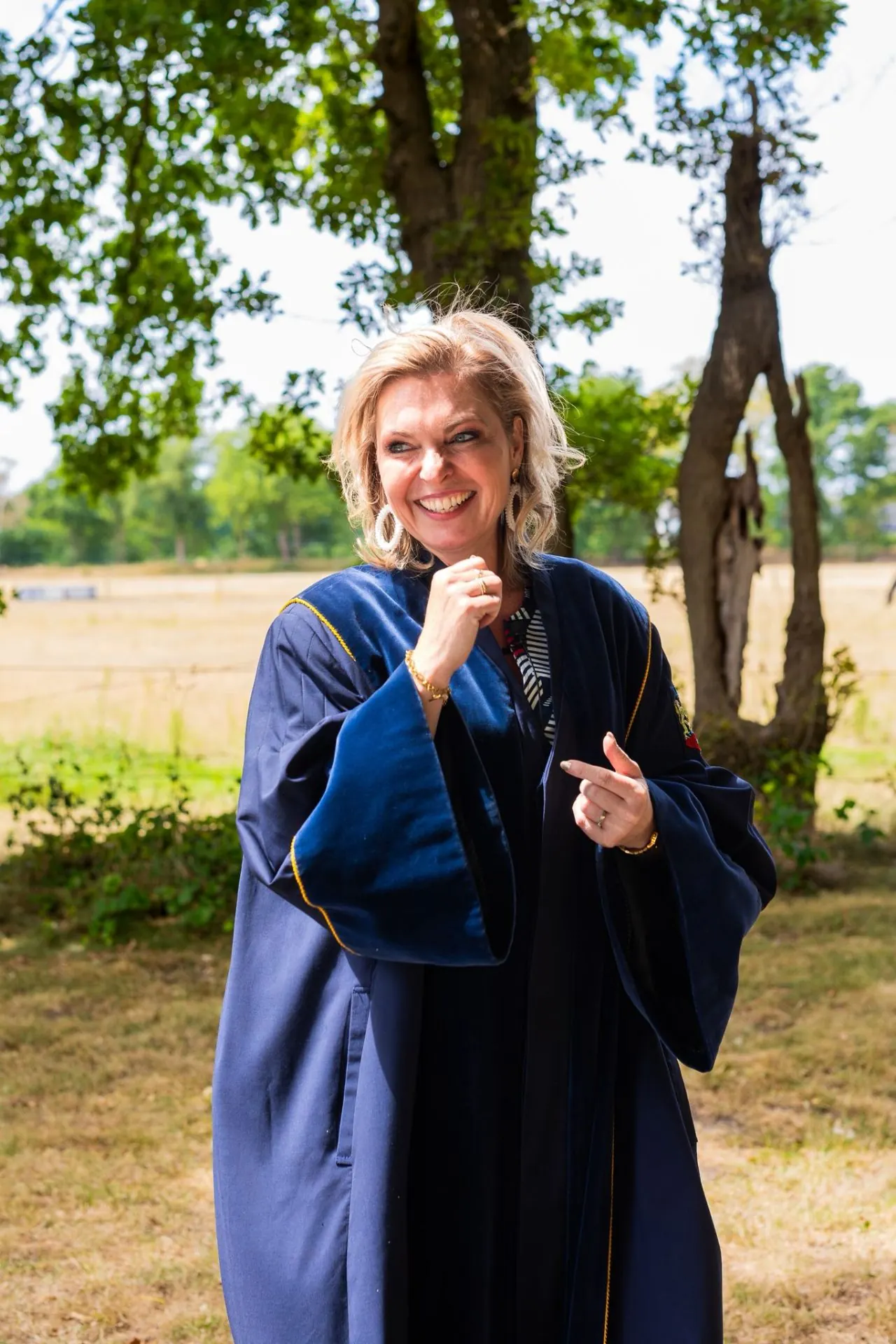 Janka in toga, in de wind
